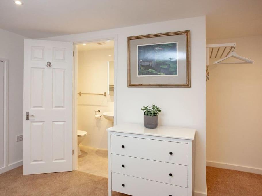 1 Perfectly Located Stylish, Comfortable Apartment Sidmouth Exterior foto